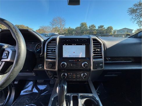 Used 2017 Ford F150 Platinum w/ Equipment Group 701A Luxury image 11