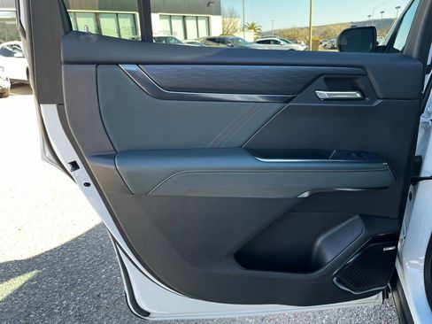 Used 2024 GMC Acadia AT4 w/ Super Cruise Package image 23