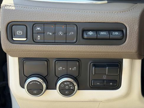 Used 2021 GMC Yukon XL Denali w/ Denali Ultimate Package RWD image 21