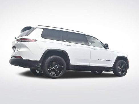 Used 2023 Jeep Grand Cherokee L Limited w/ Black Appearance Package AWD/4WD image 34