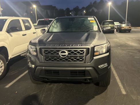 Used 2024 Nissan Frontier SV w/ SV Convenience Package image 4