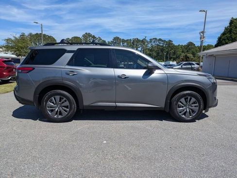 Used 2022 Nissan Pathfinder SV w/ SV Premium Package AWD/4WD image 4