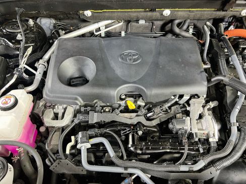 Used 2022 Toyota Venza LE AWD/4WD image 27
