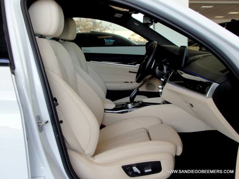 Used 2022 BMW 540i w/ M Sport Package image 2