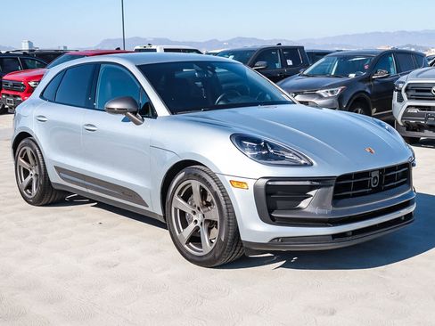 Used 2023 Porsche Macan Turbo image 3