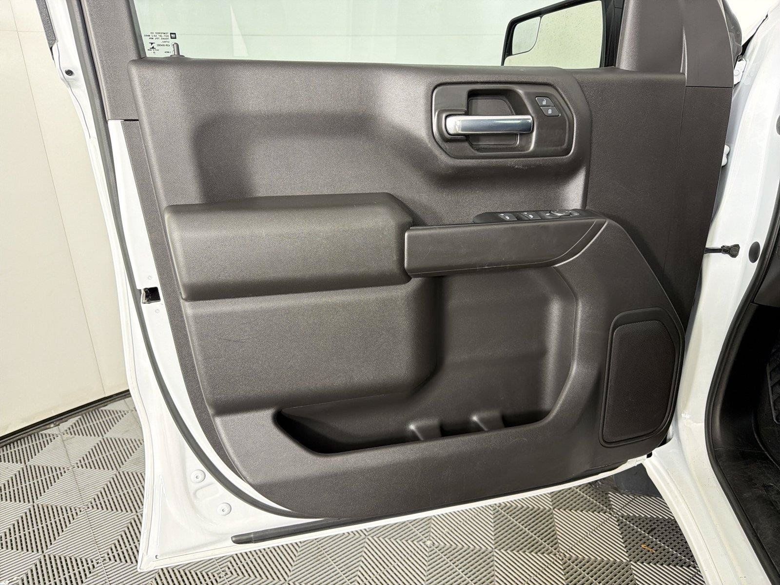 Used 2023 Chevrolet Silverado 1500 Custom Trail Boss w/ LPO, Dark Essentials Package AWD/4WD image 8