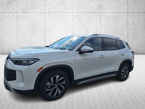 New 2025 Volkswagen Tiguan S image 9