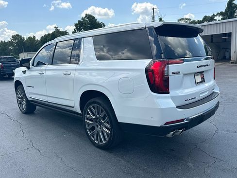 Used 2025 GMC Yukon XL Denali Ultimate w/ LPO, Floor Liner Package AWD/4WD image 8