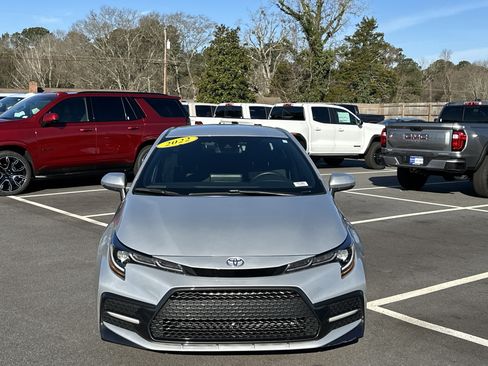 Used 2022 Toyota Corolla SE image 2