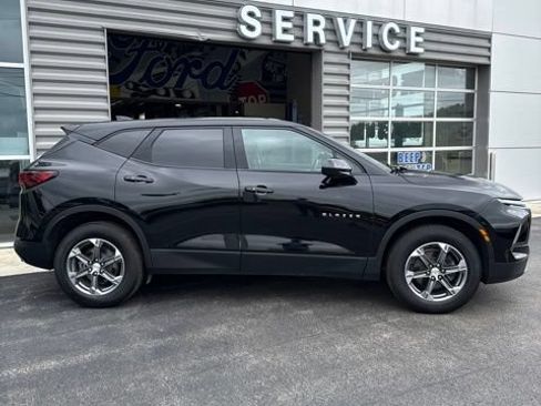 Used 2024 Chevrolet Blazer LT w/ LPO, Floor Liner Package FWD image 9