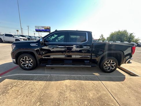 Used 2022 GMC Sierra 1500 SLT RWD image 2