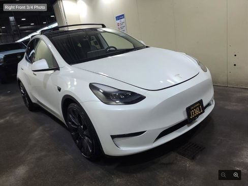 Used 2024 Tesla Model Y Performance image 5