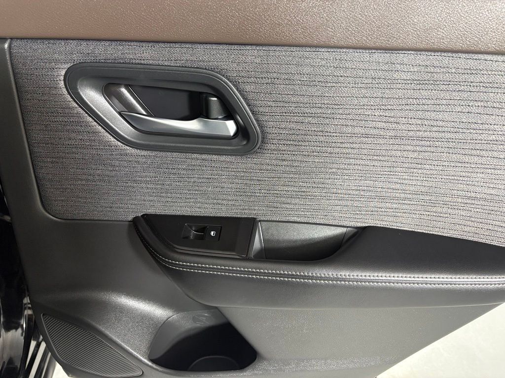 Used 2023 Nissan Rogue SV FWD image 15