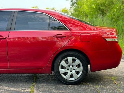 Used 2011 Toyota Camry LE FWD image 9