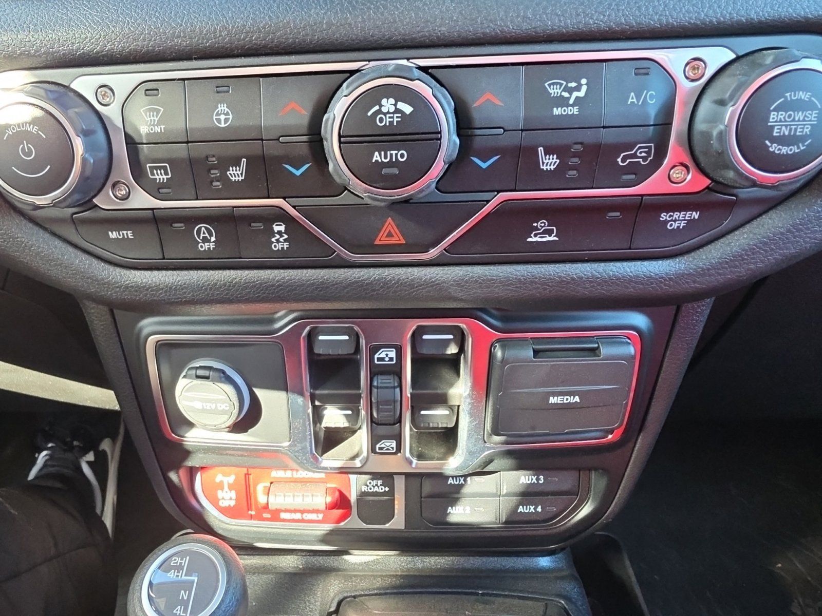 Used 2024 Jeep Gladiator Sport AWD/4WD image 14