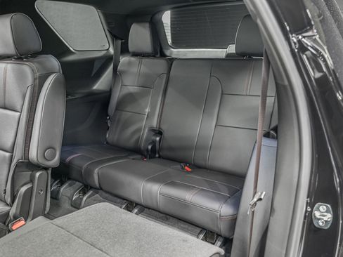 Used 2023 Chevrolet Traverse RS image 31