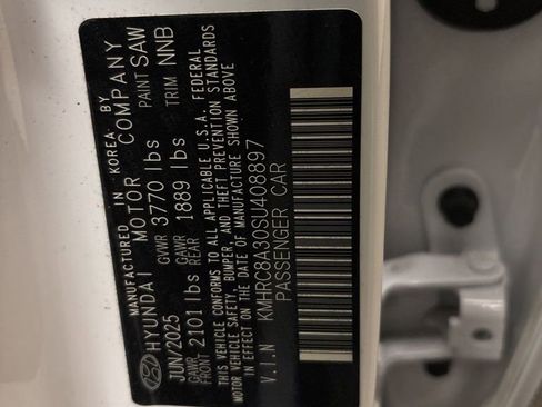 Certified 2025 Hyundai Venue SEL image 12