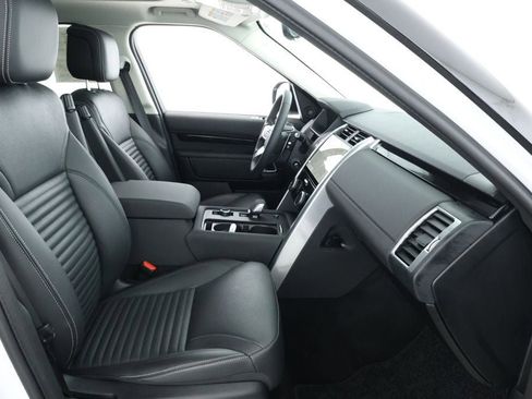 Used 2024 Land Rover Discovery S image 24