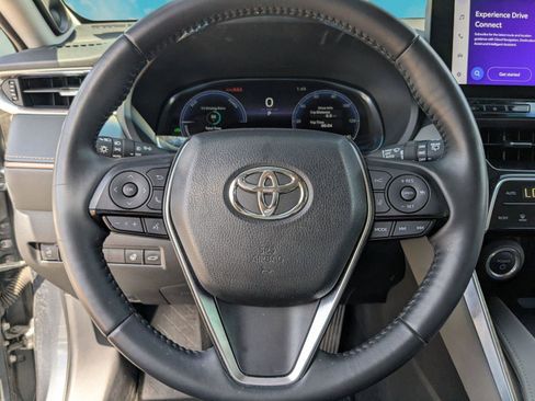 Used 2024 Toyota Venza Limited image 9