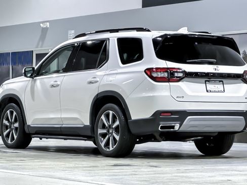 Used 2023 Honda Pilot Elite image 3