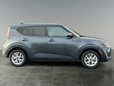 Used 2025 Kia Soul LX FWD image 8