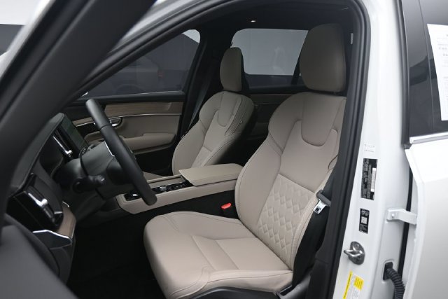 Used 2026 Volvo XC90 T8 Plus w/ Protection Package Premier AWD/4WD image 15