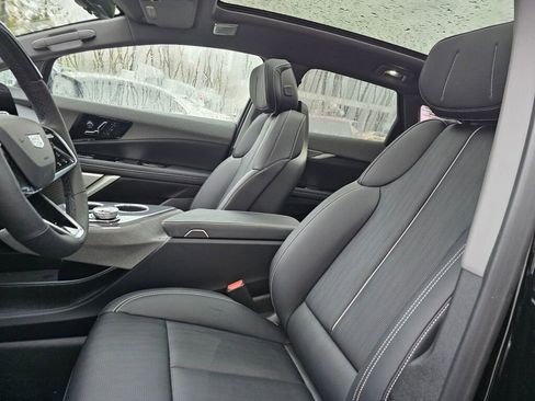 New 2026 Cadillac Optiq Luxury 2 image 28