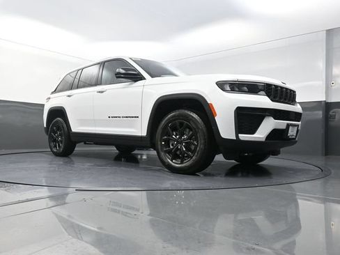 New 2026 Jeep Grand Cherokee Altitude AWD/4WD image 19