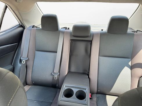 Used 2018 Toyota Corolla LE FWD image 12