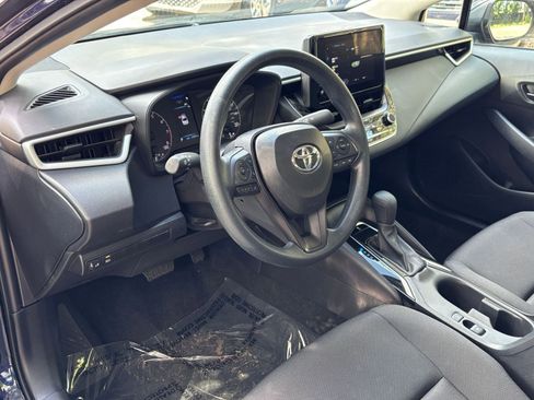 Used 2025 Toyota Corolla LE FWD image 32