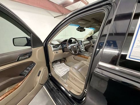 Used 2019 Chevrolet Suburban Premier RWD image 10