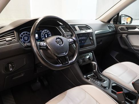 Used 2018 Volkswagen Tiguan SEL Premium w/ 3rd Row Seat Package AWD/4WD image 7