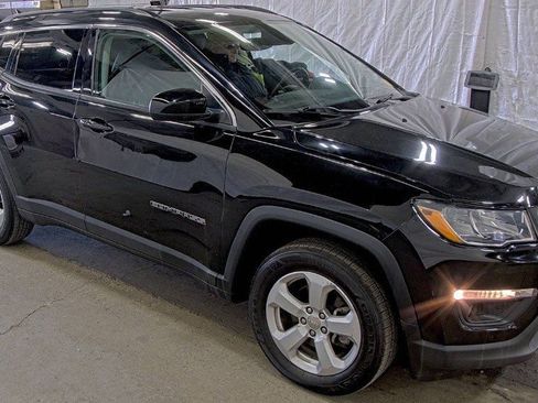Used 2019 Jeep Compass Latitude w/ Cold Weather Group image 1