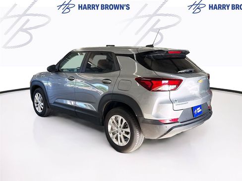 Used 2025 Chevrolet TrailBlazer LS w/ LS Convenience Package FWD image 2