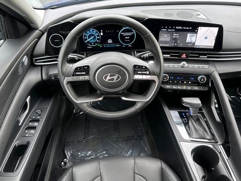 Used 2025 Hyundai Elantra Limited image 15