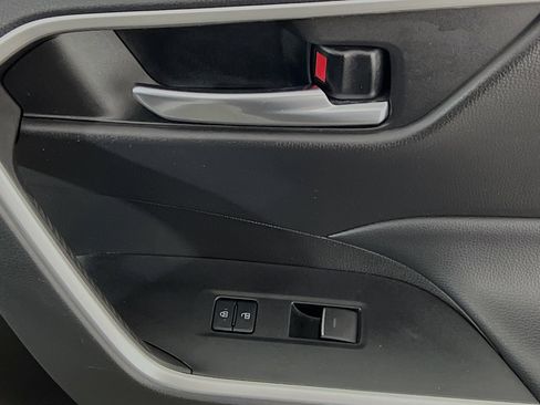 Used 2022 Toyota RAV4 XLE image 32