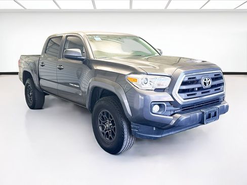 Used 2016 Toyota Tacoma SR5 image 3