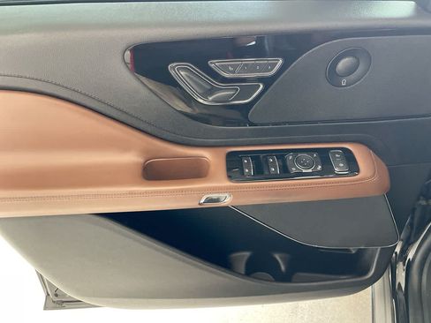Used 2022 Lincoln Aviator Reserve w/ Equipment Group 201A AWD/4WD image 13