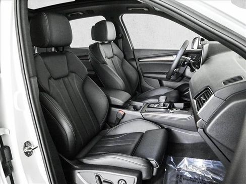 Certified 2025 Audi Q5 e Premium Plus w/ Premium Plus Package AWD/4WD image 22