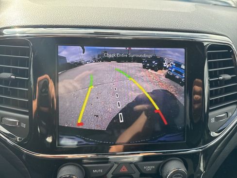 Used 2021 Jeep Grand Cherokee Laredo X image 30