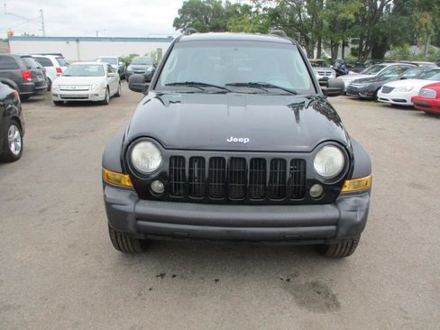 Used 2007 Jeep Liberty Sport AWD/4WD image 2