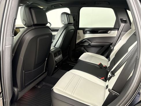 New 2026 Porsche Cayenne image 25