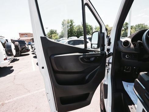 Used 2026 Mercedes-Benz Sprinter 2500 image 10