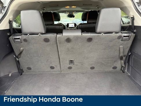 Used 2020 Toyota Highlander XLE AWD/4WD image 43