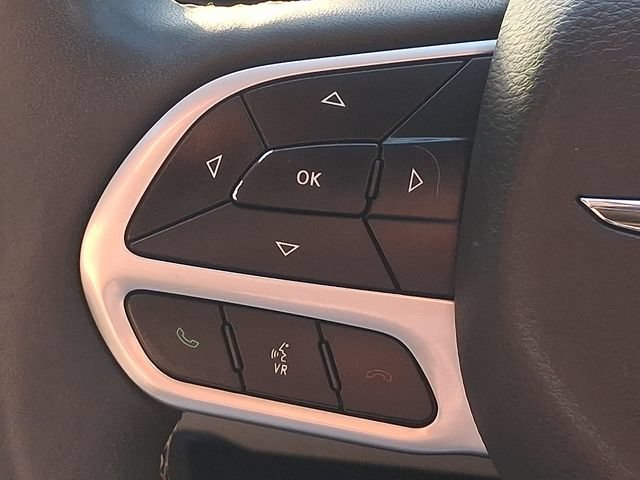 Used 2024 Chrysler Pacifica Limited FWD image 21