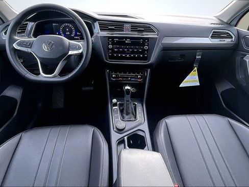 Used 2023 Volkswagen Tiguan SE image 8