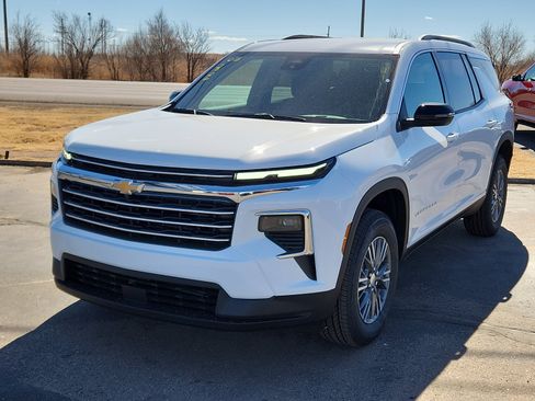 New 2026 Chevrolet Traverse LT image 1