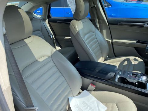 Used 2017 Ford Fusion SE FWD image 21