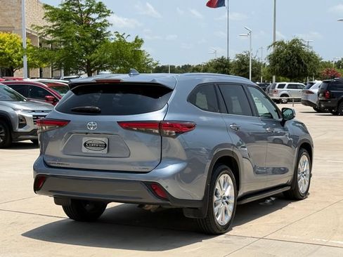 Used 2020 Toyota Highlander Limited FWD image 4