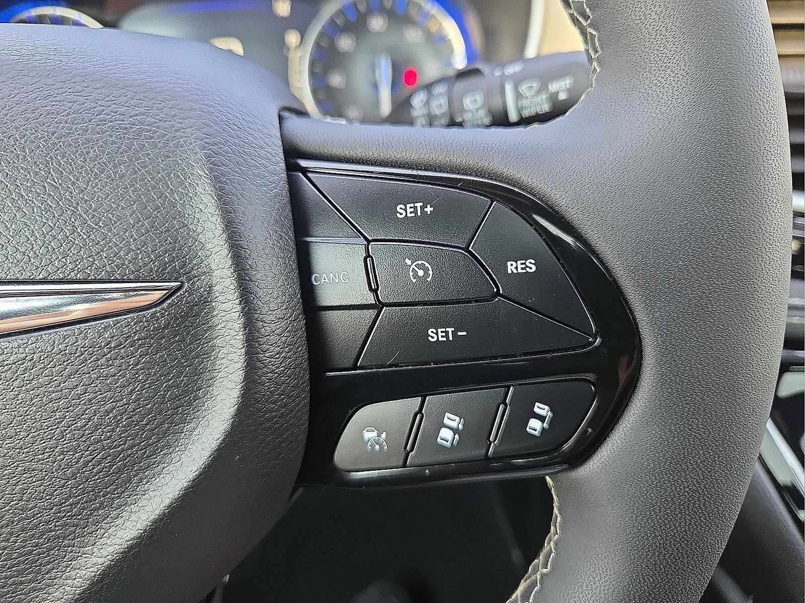 Used 2025 Chrysler Pacifica Limited FWD image 19